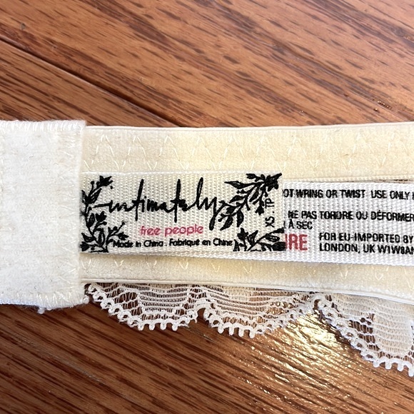 Intimately Free People Galloon Bralette White Lace Size Medium - Picture 4 of 4